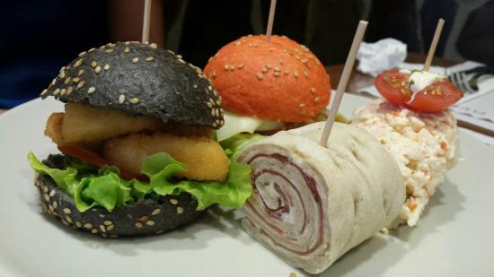 Antollos pinchos e viños